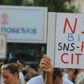 “Mi i dalje stojimo”: Počela blokada raskrsnice kod Banovine (FOTO i VIDEO)