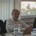 Roditelji i učenici osam sati tražili odgovore od direktora Jovine: Stojković tvrdi da je bio izložen linču
