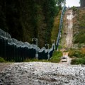 Ovako sada izgleda najduža granica NATO sa Rusijom: 200 kilometara zidova, visoka 4,5 metara, koštala 356 miliona evra