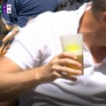 Kad gledaš tenis, pa ti loptica upadne u pivo (VIDEO)