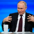 Putin: Rusija ide napred uprkos sankcijama, za mir u Ukrajini 'denacifikacija' i 'demilitarizacija'