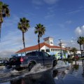 Oluja ''Pajnepl ekspres'' ponovo "preti" Kaliforniji: Moguće poplave i klizišta baš kad se dodeljuju Gremi nagrade
