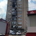 Mladić za dlaku izbegao vatru, komšije čule da nešto puca: Fotografije sa mesta požara u Učiteljskom naselju
