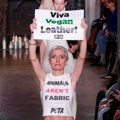 Moda: Borci za prava životinja prekinuli reviju Viktorije Bekam