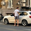 (Video) Uhvatili smo bobija Marjanovića u centru Beograda: Parkirao besnu mašinu, pa napravio pometnju: Ljudi ga saletali, a…