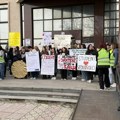 Održan protest ispred Druge kragujevačke gimnazije – roditelji i bajkeri kao podrška (VIDEO)