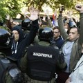 Policija koristila biber sprej protiv građana na demonstracijama ispred suda u Novom Sadu