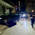 Automobil uleteo u jednosmernu ulicu i nasukao se na betonsku kuglu