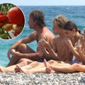 Slika sa hrvatske plaže zapalila mreže: Počela sezona "paradajz turizma", ručak za manje od 5 evra