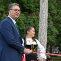 Вучић на енглеском језику изразио саучешће породицама убијених у Сребреници
