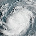 Meteorolozi: Uragan Erin preti da izazove opasne okeanske struje i talase