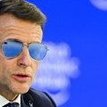 „Top gan“ Makron – zašto je francuski predsednik u Davosu nosio naočare za sunce