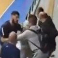 Haos bez kraja! Kalinić i Izundu preskočili ogradu i potukli se sa navijačima! Vukli se, gurali i udarali ko je koga stigao!