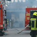 Izgorela četiri splava na Adi Ciganliji, vatrogasci uspeli da spasu dva