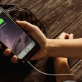 Zašto se baterija prazni i kada je telefon ugašen