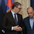 Lončar kritikuje, Vučić obećava: Na udaru i ono malo lekara što nam je preostalo