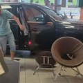 Kamera snimila udes: Audi sa austrijskim tablicama uleteo pravo u kafić na auto-putu u Hrvatskoj