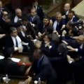 Demoliran jermenski parlament: Poslanici se brutalno potukli i valjali po podu, letele i stolice (video)