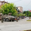 "Situacija se stabilizovala" Kfor: se povukao ispred zgrade opštine Zvečan