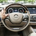 Mercedes sa tržišta povlači 135.000 automobila