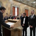 U Grčkoj sklopljen prvi brak između dva muškarca: Pisac i advokat se venčali u gradskoj skupštini Atine
