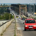 Teška saobraćajna nesreća na Pančevačkom mostu! Sudar automobila i kombija, saobraćaj otežan