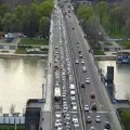 Na: Auto-putu se mili, 8 kilometara se putuje pola sata Kolaps i na mostovima i u centru grada (foto)