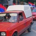И у Новом Саду колоне аутомобила са истакнутим заставама Србије након усвајања Резолуције у УН(ВИДЕО)