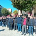 ​Studenti digli glas protiv kurtijevog terora: Veliki protest u Kosovskoj Mitrovici (foto)