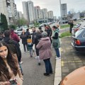 Građani blokirali Japansku ulicu na Novom Beogradu zbog izgradnje višespratnice u Bloku 62 FOTO