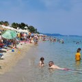 Srbin fotografijom iz Polihrona pokrenuo oštru debatu: "Ovo su srpski turisti - seljacizam i dno dna, blam me je i da gledam…