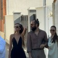 Svi gledaju u voditelja i glumicu! Ovo su prvi gosti na svadbi Zorice i Kemiša! ((video)