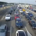 Kolone vozila na graničnim prelazima Sezona odmora, masovno žele da prođu kroz Srbiju