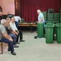 Stanovnici Potporanja dobili kante za smeće Grad Vršac i komunalci na istom poslu