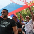 VIDEO Predsednik protiv blokada: Vučić prošetao u Borči, "spontano"