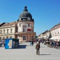 Poginulo troje ljudi, povređeno preko 80: Dan žalosti u Sremskoj Mitrovici, zastave na pola koplja