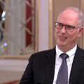 Neprevaziđena ruska diplomatija: Dmitrijev odneo Amerikancima čokoladne bonbone sa Putinovim citatima (foto)