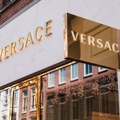 Ujedinili se modni divovi: I Versaće nosi Pradu - za 1,25 milijardi evra