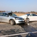 (Foto) Teška saobraćajna nesreća kod Šapca: Poginule majka i ćerka, dvoje povređenih