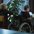 Zid birokratije za master studentkinju sa invaliditetom: Strah od beskućništva, razdvajanje od majke i stambena podrška bez…