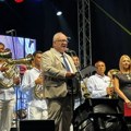 Roštiljijada otvorena uz zvižduke Cvetanoviću i „pauk“ koji je odneo auto gostiju iz Niša