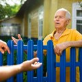 Komšija je turska reč, a domaću srpsku sve ređe čujemo u svakodnevnom govoru: "Ne zvuči toliko toplo"