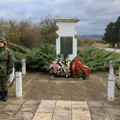 Kragujevac: Položeni venci kraj spomenika 1.300 kaplara