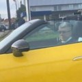"Kralju, ima se, je li?" Sašu Popovića snimali i provocirali dok se gradom vozi kabrioletom od 230.000 €, njegova reakcija…
