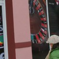 Uz pretnju nožem oteli novac od radnice u kladionici Uhapšena trojka osumnjičena za razbojništvo