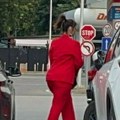 Miljana Kulić na rođendanu sina Željka u vatreno crvenom kompletu: Njena sestra Tijana prava lepotica, a tu je i Siniša Kulić…