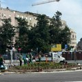 Beogradske komunalne službe uređuju centar grada, dok šatorsko naselje u Pionirskom parku propada