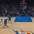 VIDEO Sramna reakcija komentatora Oklahome nakon što je Jokić dobio udarac u lice