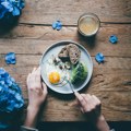 Šta je bolji doručak – ovsena kaša ili jaja