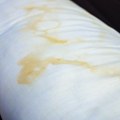 Odakle dolaze žute fleke na jastucima? Nije stvar loše higijene, isprobajte trik sa sirćetom koji vraća belinu